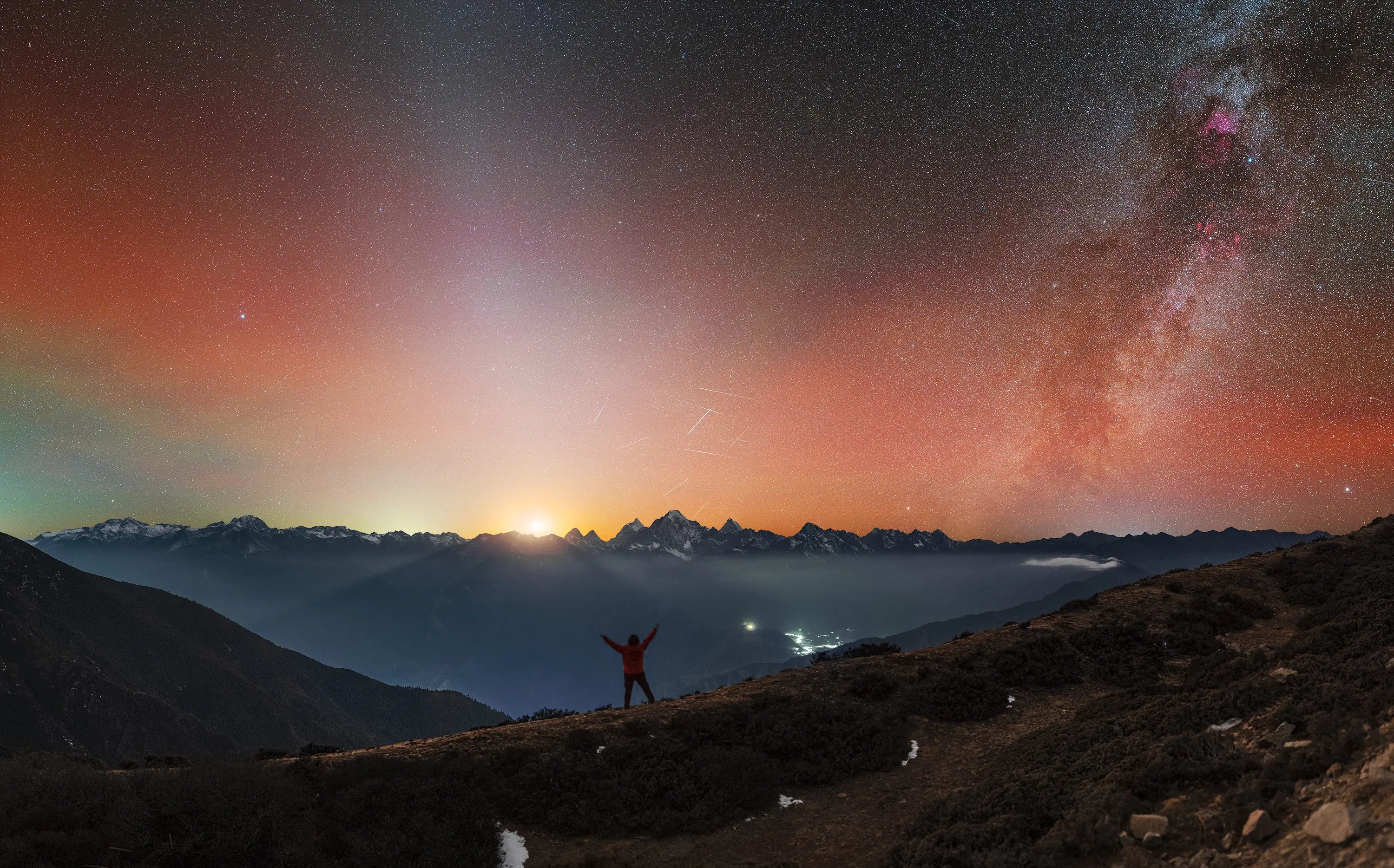 “‘Great V’ Zodiacal Light at Mana Chajin”